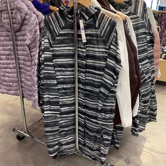 FINAL SALE Lululemon assemblage shell windbreaker - Picture 5 of 5